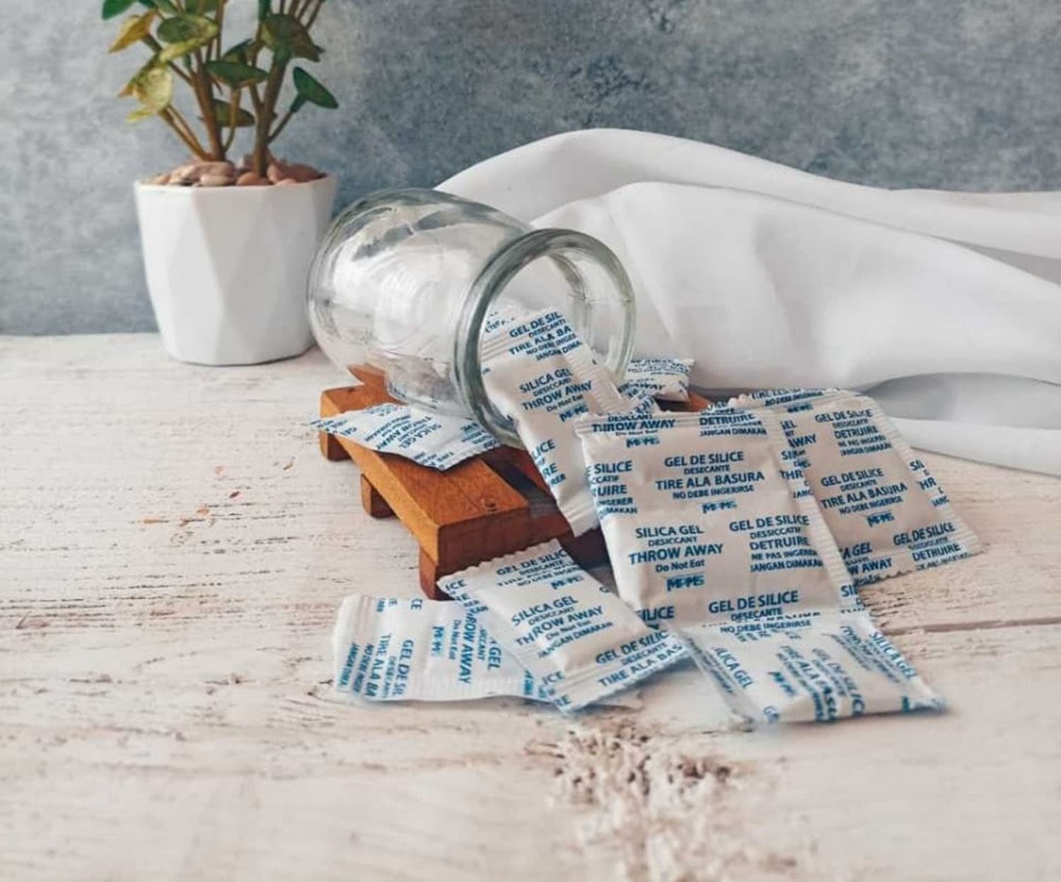 Silica gel untuk menjaga produk tetap kering